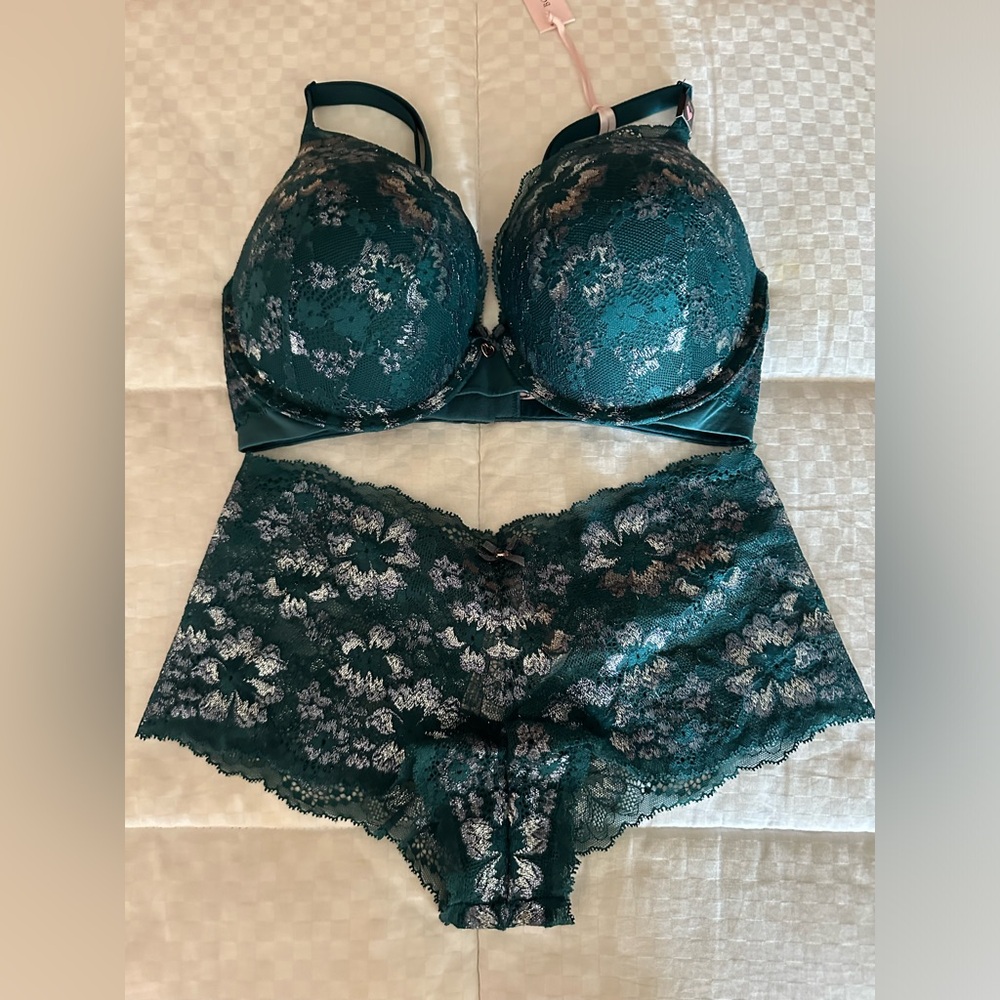 32D Victoria's Secret Dark Green Lace Bra & High-Waist Brief Set